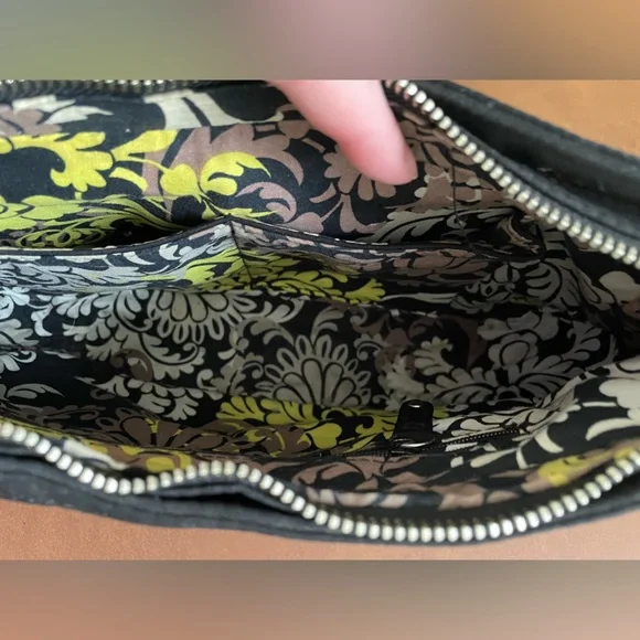 Vera Bradley EUC zip top shoulder hobo bag in quilted black - Picture 3 of 14